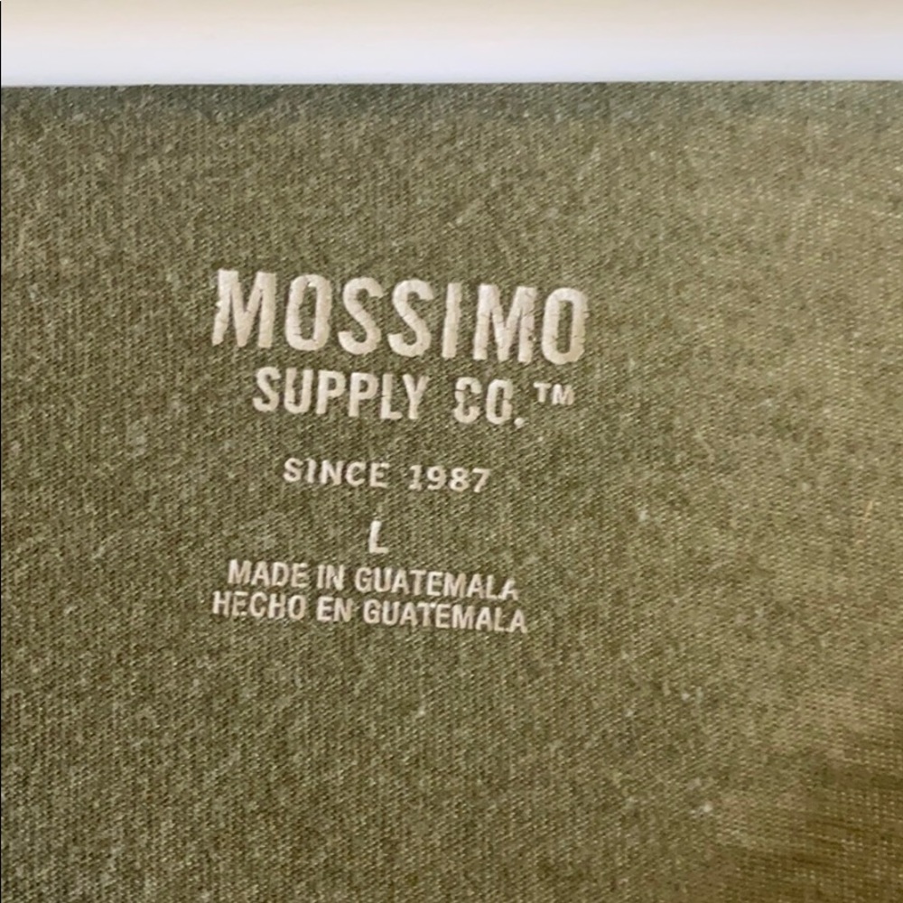 Mossimo tshirt - Picture 2 of 2